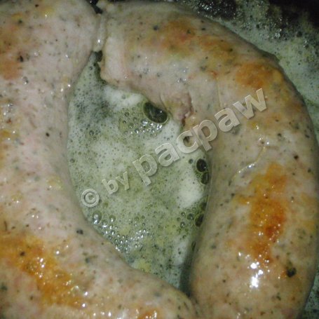 Krok 3 - Kiełbasa smażona w sosie korniszonowym po staropolsku foto