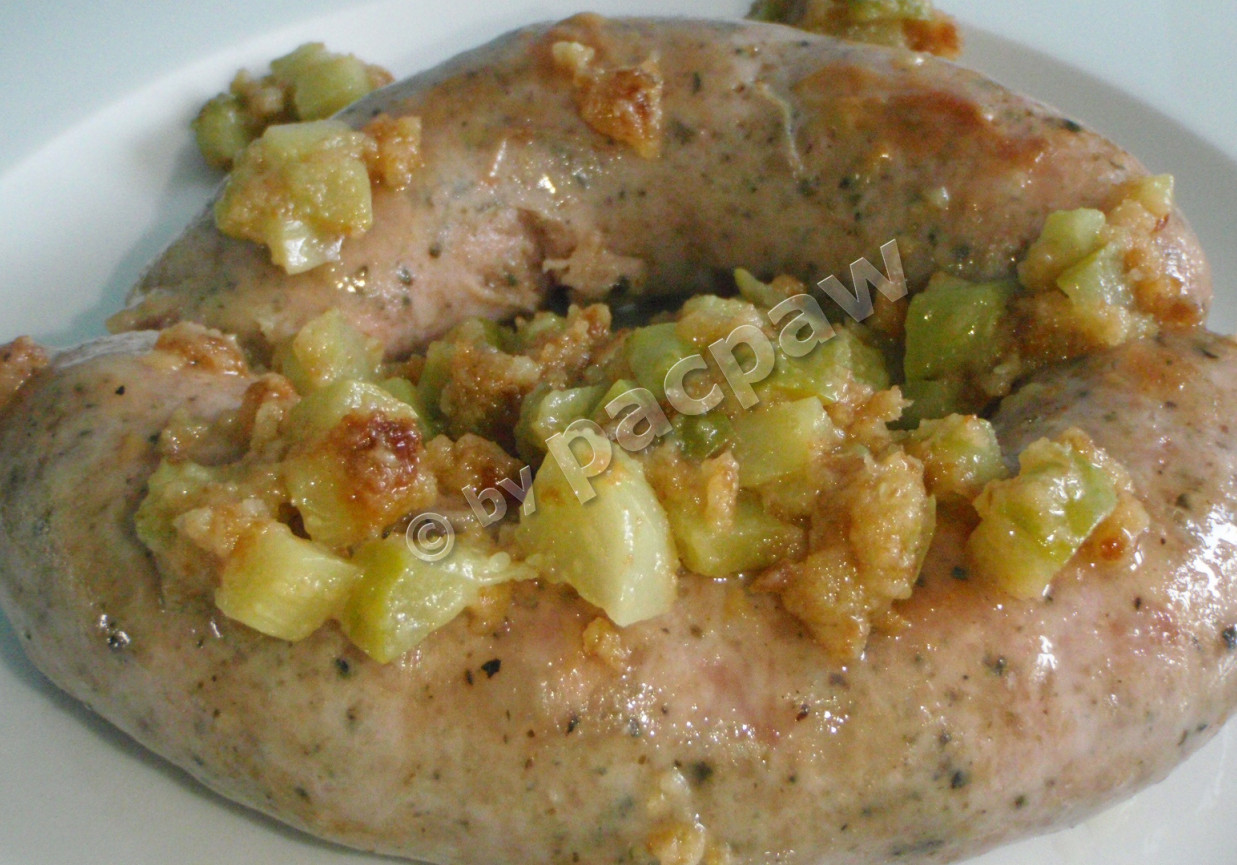 Kiełbasa smażona w sosie korniszonowym po staropolsku foto