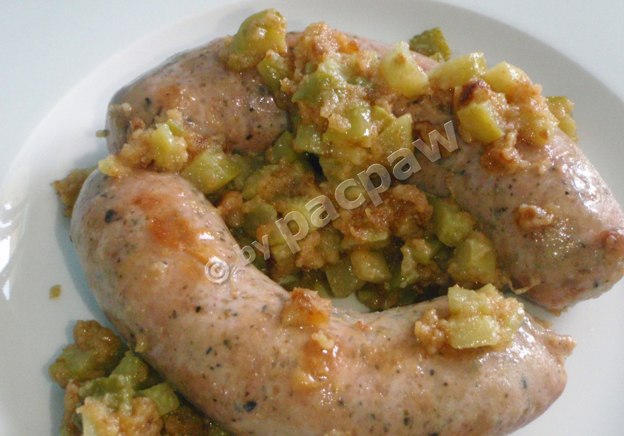 Kiełbasa smażona w sosie korniszonowym po staropolsku foto