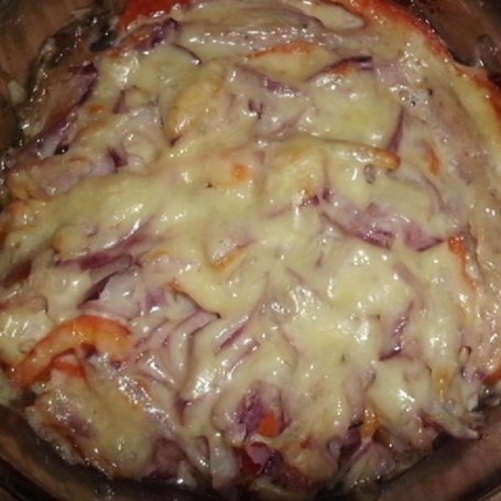 Krok 4 - Kiełbasa zapiekana z ogórkami kiszonymi i papryką foto