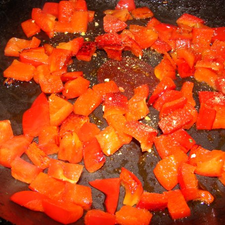 Krok 3 - Kiełbaska smażona z pomidorkami foto
