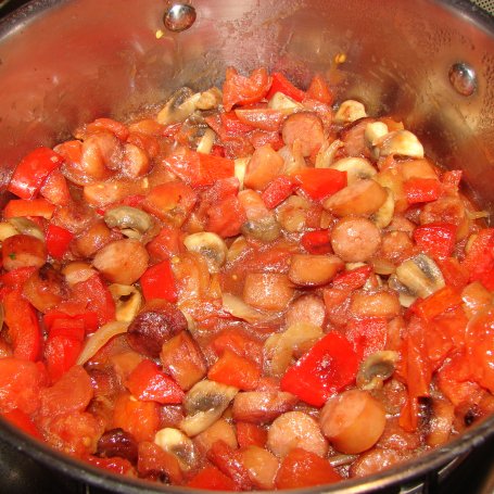 Krok 6 - Kiełbaska smażona z pomidorkami foto