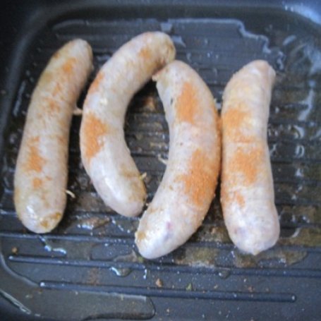Krok 1 - Kiełbaski meksykańskie w sosie pomidorowym i makaronem foto