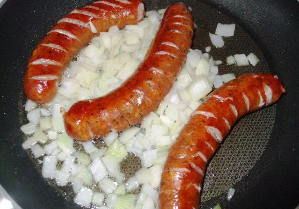 Kiełbaski smażone w sosie żurawinowym foto
