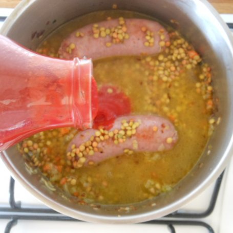 Krok 4 - Kiełbaski z soczewicą w pomidorach foto