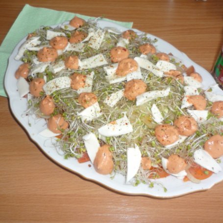 Krok 7 - Kiełki brokuła i mozzarella w sałatce obiadowej foto