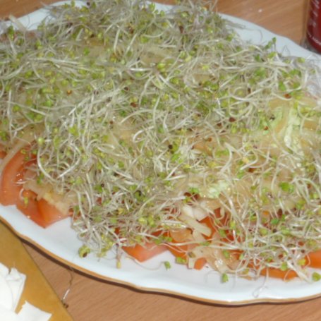 Krok 4 - Kiełki brokuła i mozzarella w sałatce obiadowej foto