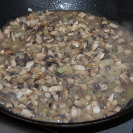 Krok 1 - Kieszonki z kurczaka nadziewane pieczarkami w sosie śmietanowo -serowym foto
