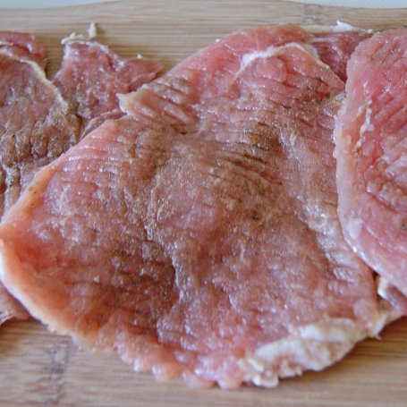 Krok 1 - Kieszonki ze schabu z pieczarkami, porem i rzodkiewką foto