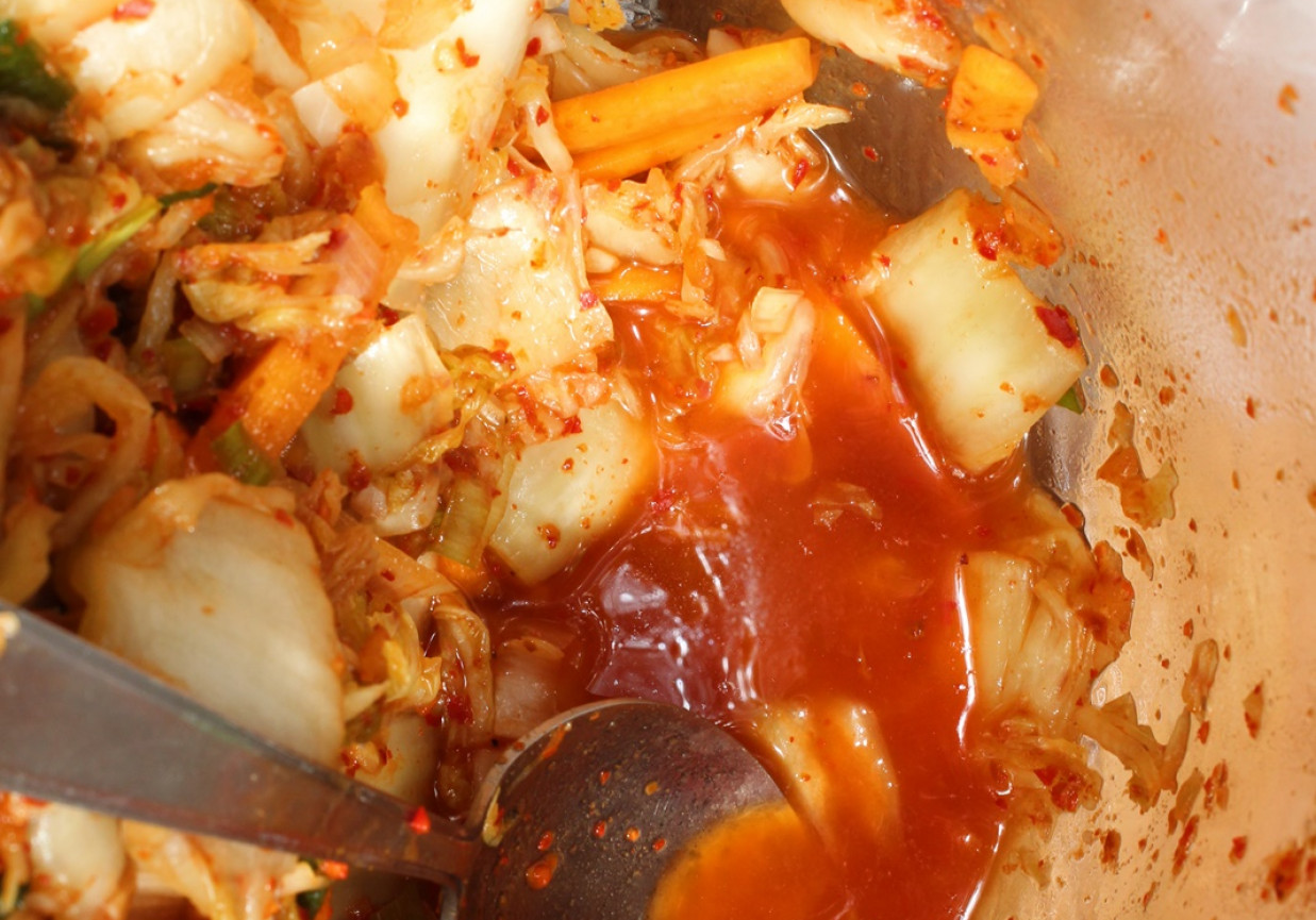 Kimchi - tradycyjne danie kuchni koreańskiej foto
