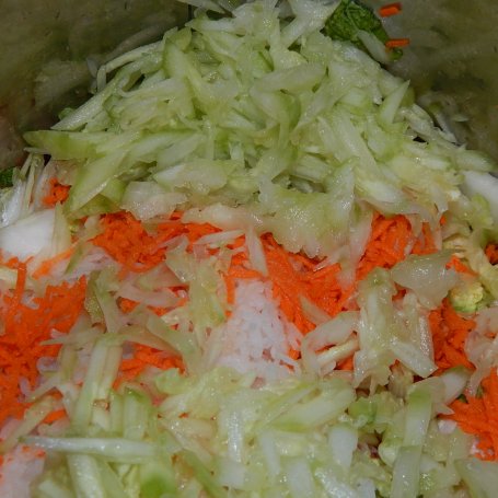 Krok 3 - Kimchi z marchewką, ogórkiem i rzodkwią daikon foto