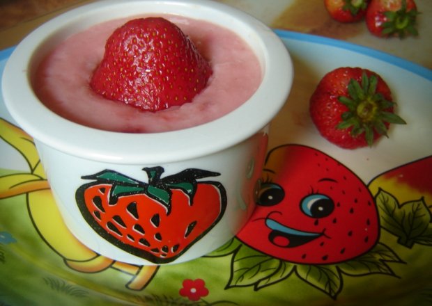 Fotografia przedstawiająca Kisiel mleczno truskawkowy