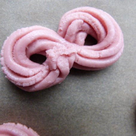 Krok 2 - Kisielowo-maślane ciasteczka z różaną marmoladą foto