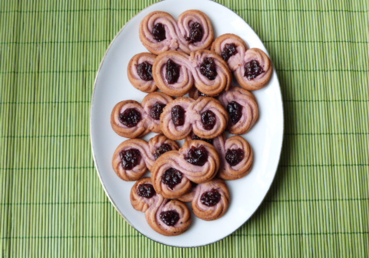Kisielowo-maślane ciasteczka z różaną marmoladą foto