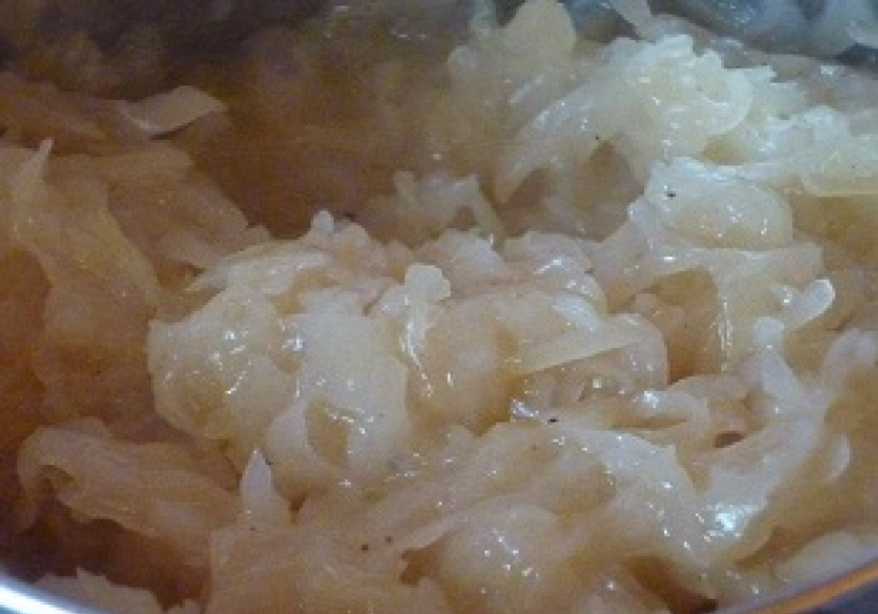 Kiszona kapusta na ciepło z cebulką foto