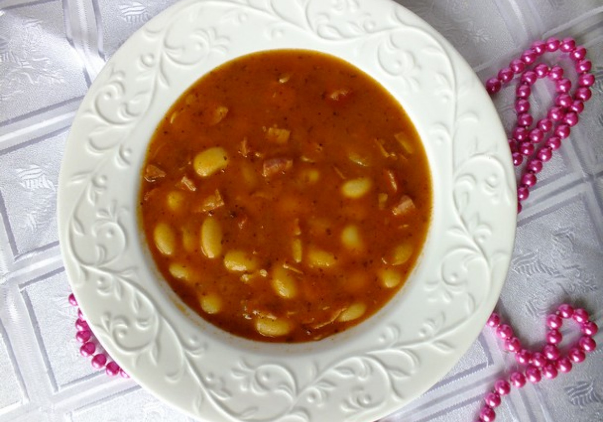 Klasyczna zupa fasolowa foto