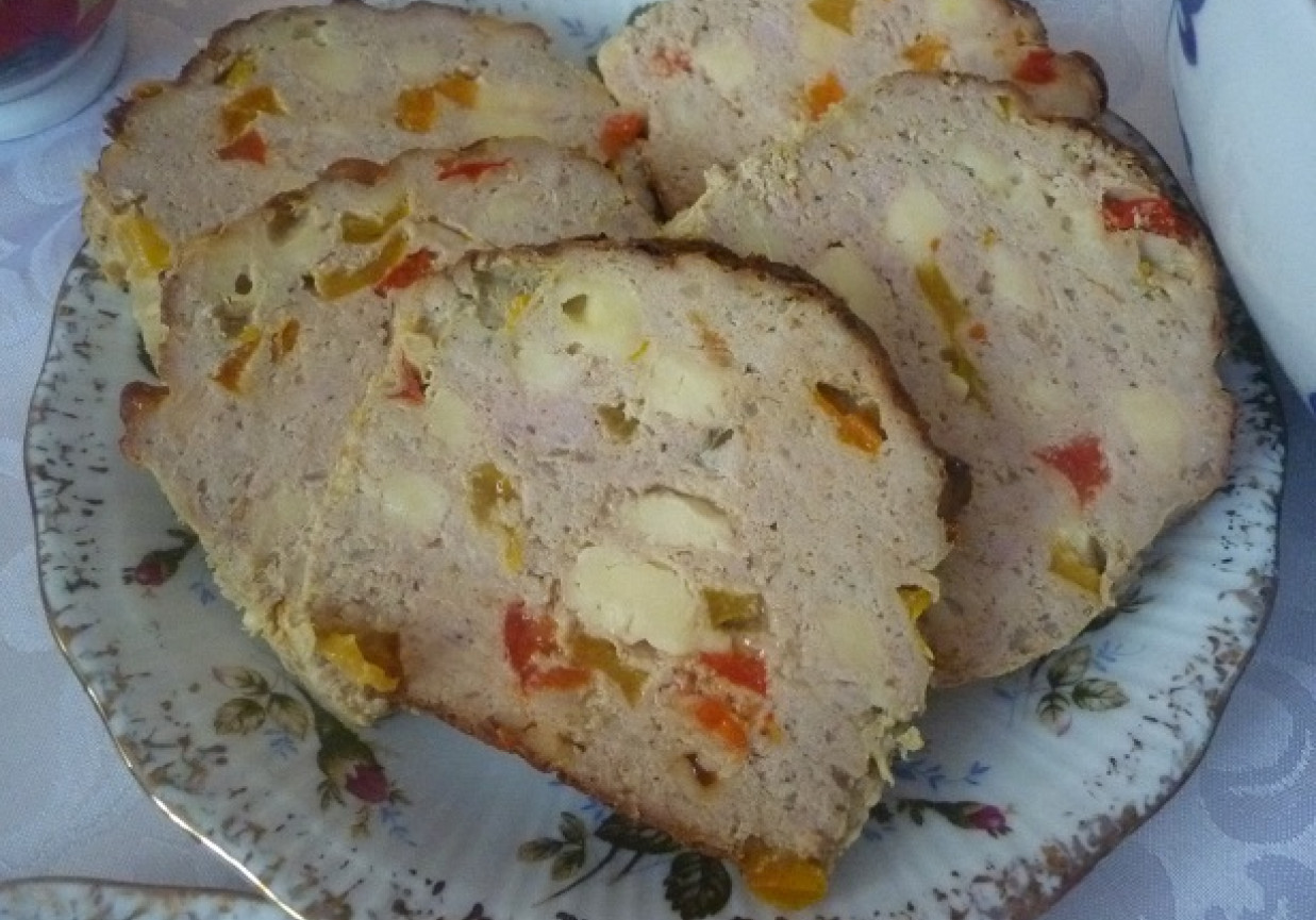 Klops z papryką i żółtym serem foto