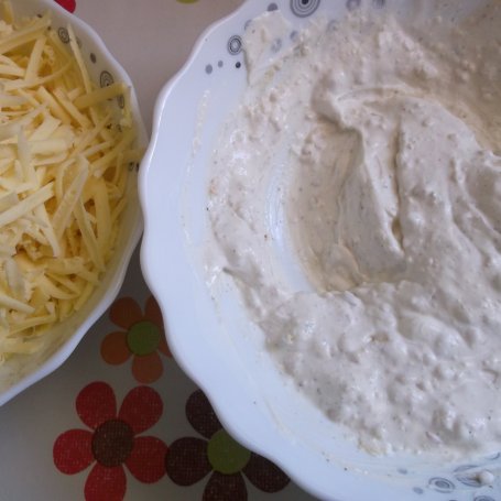 Krok 2 - Klopsiki drobiowe zapiekane w zupie cebulowej. foto