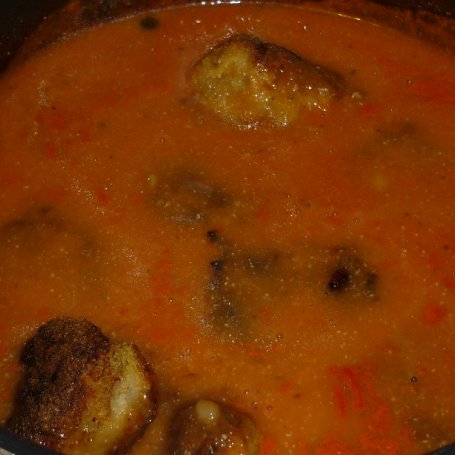 Krok 5 - Klopsiki mięsno-dyniowe w sosie pomidorowym foto