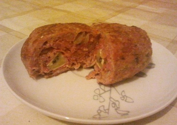 Fotografia przedstawiająca Klopsiki nadziewne serem i salami