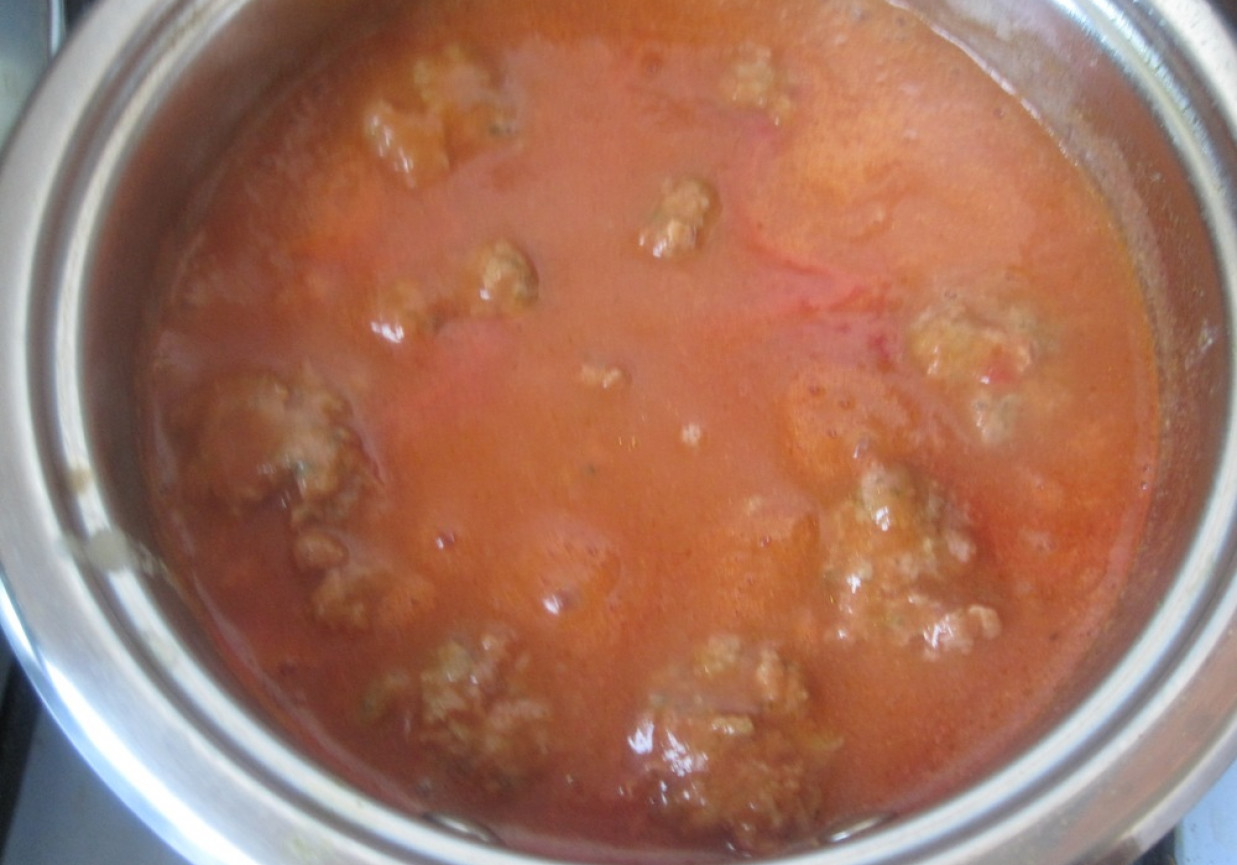 Klopsiki paprykowe w sosie pomidorowym foto