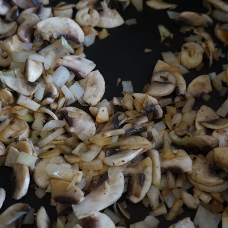 Krok 4 - Klopsiki w sosie pieczarkowym foto