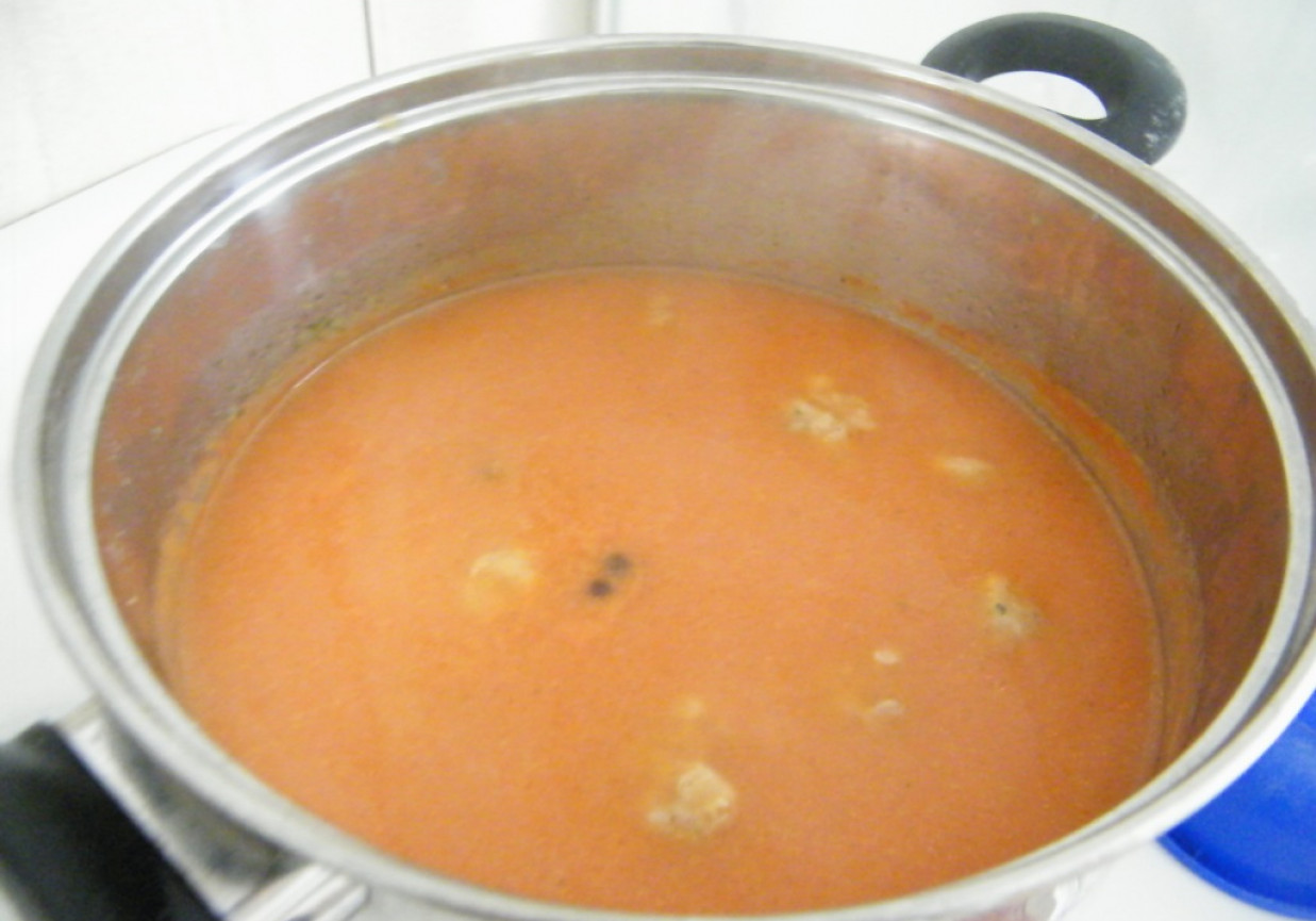 klopsiki  w sosie pomidorowym foto