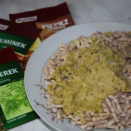 Krok 3 - Klopsiki z drobiowego mięsa gotowanego i groszku, w sosie koperkowym foto