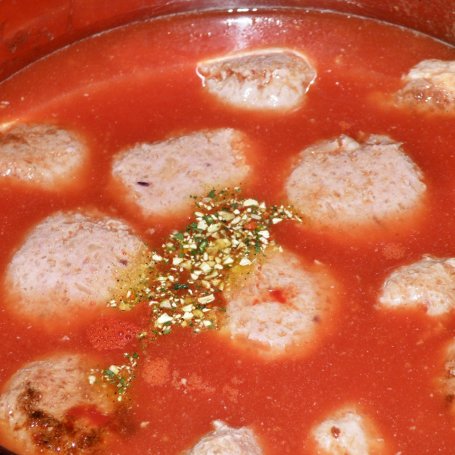 Krok 4 - Klopsiki z kapustą kiszoną w sosie pomidorowym foto