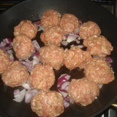 Krok 4 - Klopsiki z mięsa drobiowego z sosem paprykowym foto