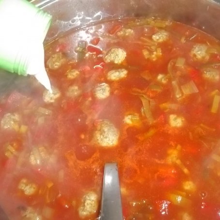 Krok 5 - Klopsiki z warzywami w sosie pomidorowym  foto