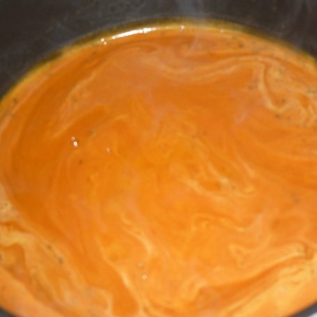 Krok 10 - Klopsiki z żółtym serem w sosie pomidorowym  foto