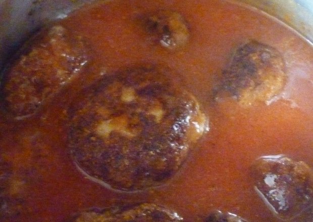 Fotografia przedstawiająca Klopsy w sosie pomidorowym