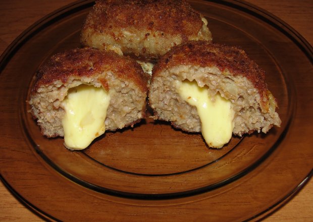 Fotografia przedstawiająca Klopsy z żółtym serem
