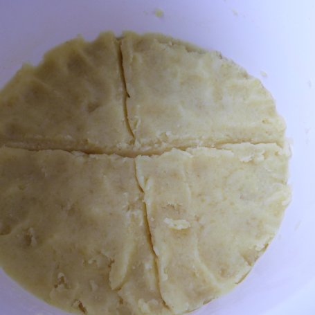Krok 2 - Kluseczki czosnkowe ze szpinakiem foto