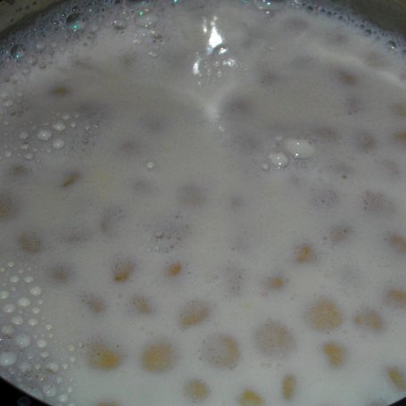 Krok 3 - Kluseczki gotowane na mleku - z masłem i cynamonem foto