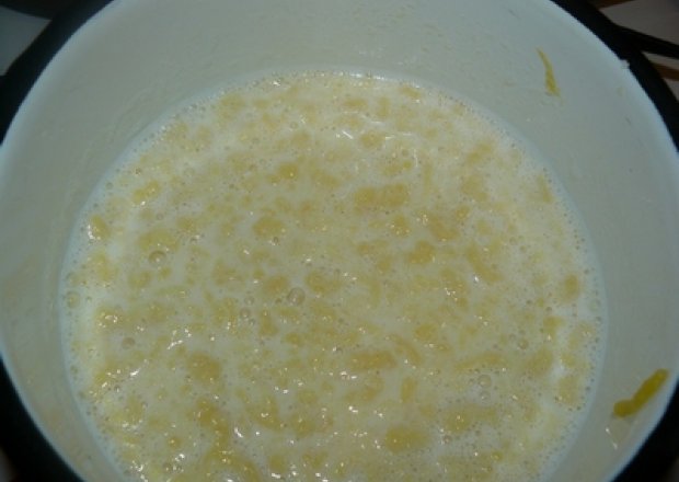 Fotografia przedstawiająca Kluski lane na mleku