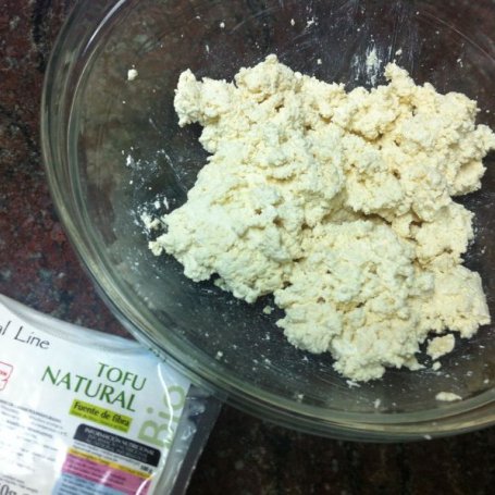 Krok 1 - Kluski leniwe z tofu podane z sosem miodowo-truskawkowym foto
