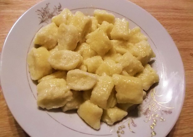 Fotografia przedstawiająca Kluski serowe z masłem