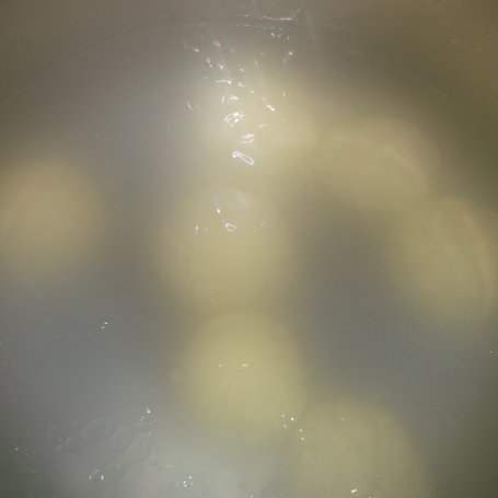 Krok 4 - Kluski śląskie nadziewane mięsem mielonym i polane smażoną cebulką foto