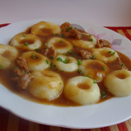 Krok 5 - Kluski śląskie w sosem mięsnym foto