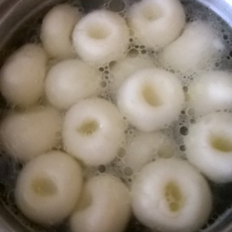 Krok 9 - Kluski śląskie z bitkami w sosie pieczarkowym foto