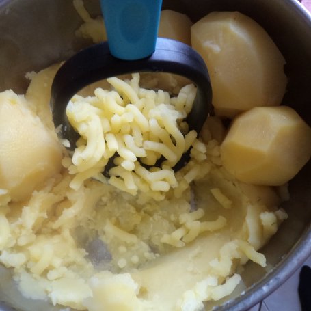 Krok 1 - Kluski z białego sera i ziemniaków w towarzystwie szpinaku :) foto