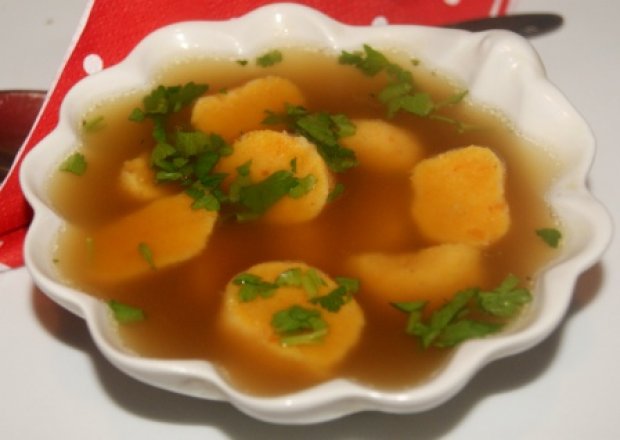 Fotografia przedstawiająca Kluski z gotowanej marchewki i manny do rosołu