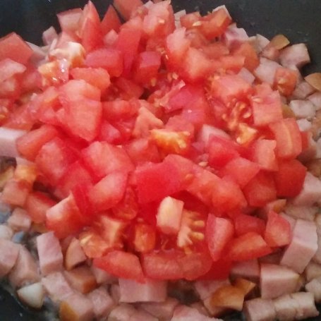 Krok 6 - Kluski z sosem serowo - pomidorowym foto