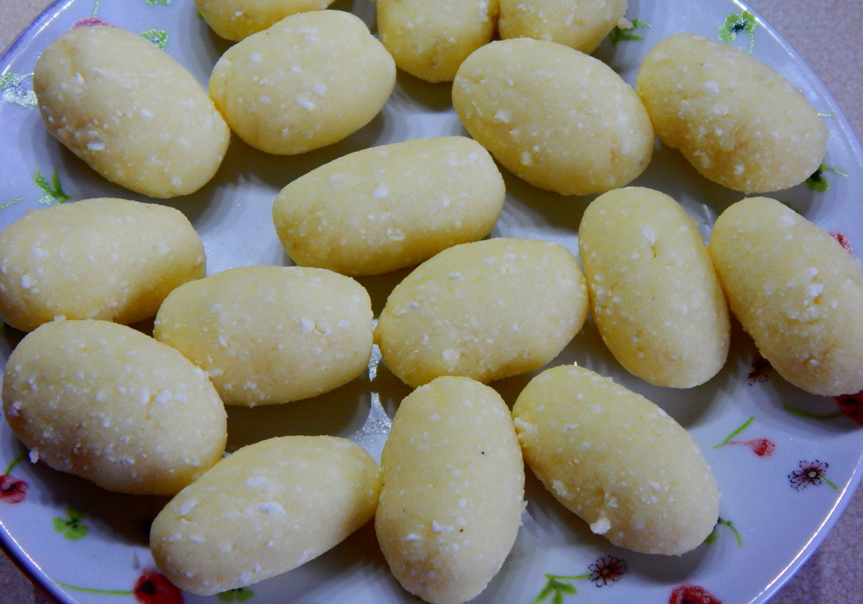 Kluski ziemniaczane bezglutenowe z serem feta foto