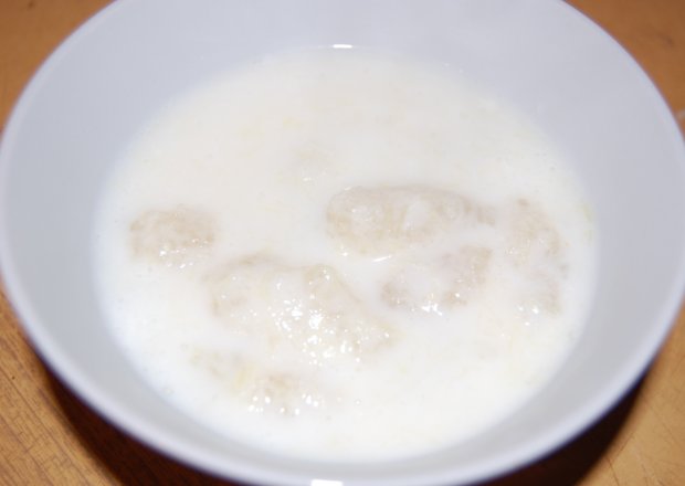 Fotografia przedstawiająca Kluski ziemniaczane z mlekiem