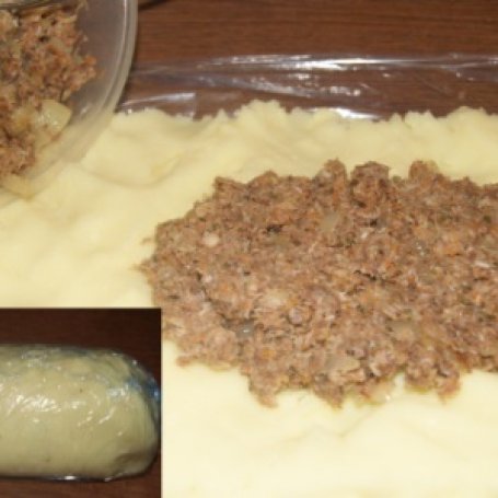Krok 3 - Knedel ziemniaczany z mięsem na parze foto