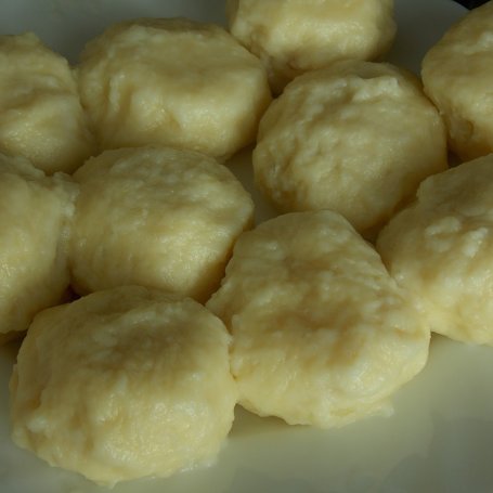 Krok 4 - Knedle z morelami w panierce kukurydziano-sezamowej foto