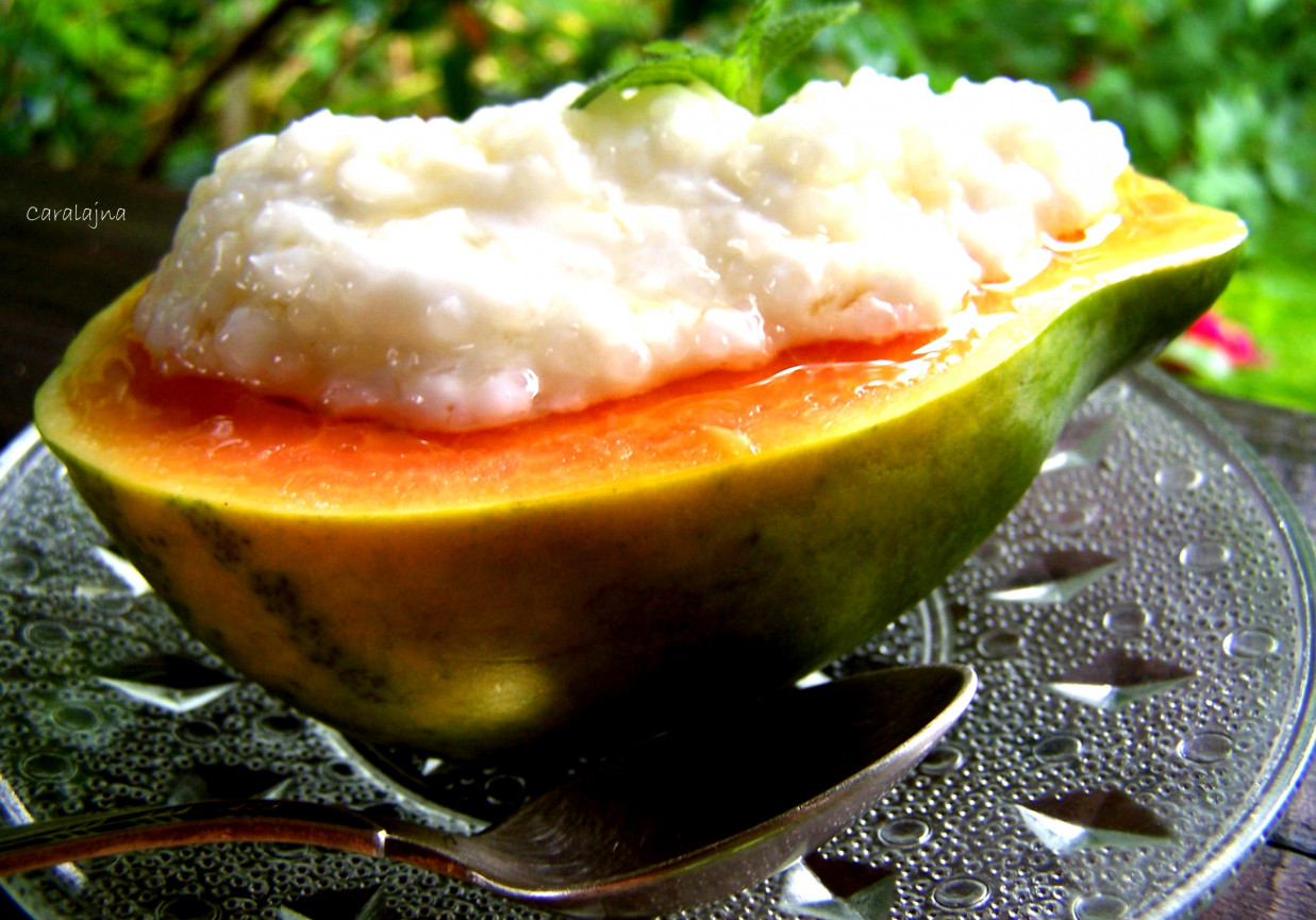 kokosowa tapioka w papai foto
